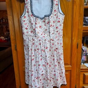Ladies floral large dress new without tags